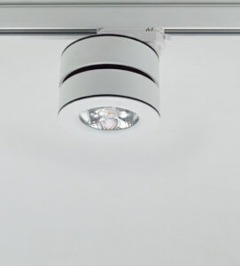 Quo – LED Track Spot-Sophisticated design, versatile movement both a downlight and a Ray spot, almost flawless with awe-inspiring luminous effect